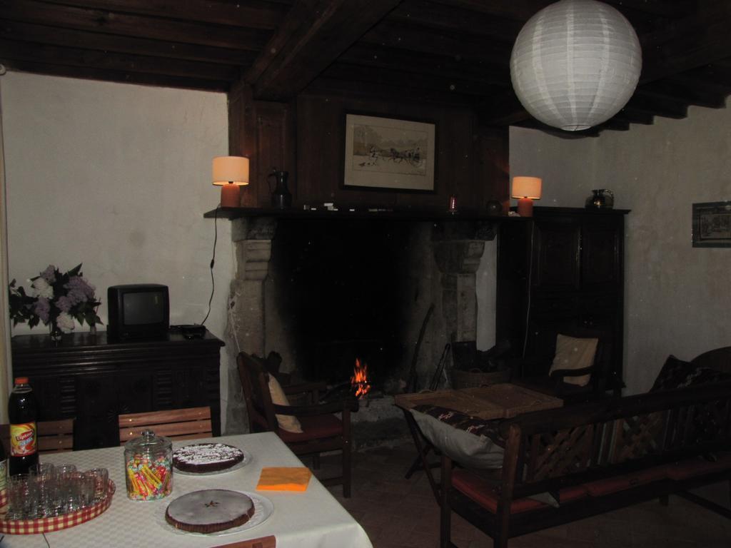 Gite De La Ferme De La Cour Crasville  Екстериор снимка